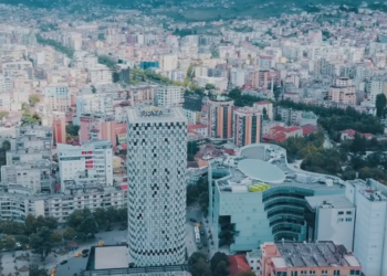 Drafti i ri, ndryshime në rregullat për vizat dhe lejet e qëndrimit për të huajt në Shqipëri