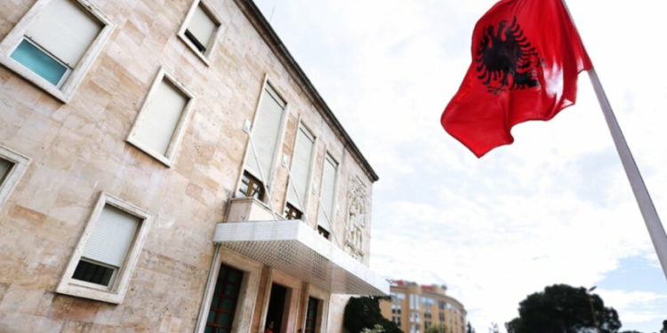 Qeveria miraton indeksimin e pagave për disa kategori, kush përfiton