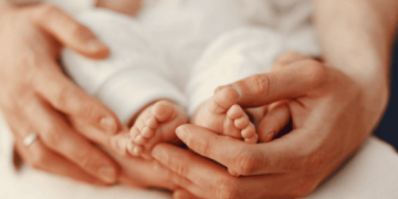 Studimi: Gratë që lindin pas moshës 33 vjeç ka gjasa të jetojnë më gjatë