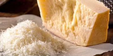 Burim proteine apo trend i ri? Djathi Parmigiano po “pushton” rrjetet sociale