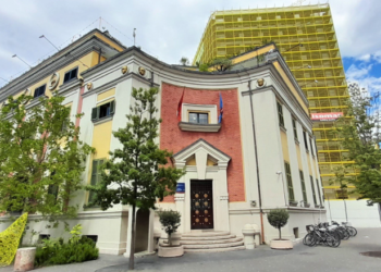 Rritje pagash dhe indeksim për administratën e bashkive, kush përfiton nga drejtuesit të specialistët