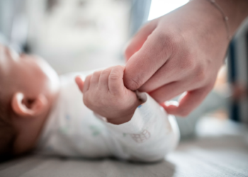 Shqipëria po “shuhet”, lindjet në 2025-n ishin 74% më të ulëta se në 1990-n