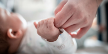 Shqipëria po “shuhet”, lindjet në 2025-n ishin 74% më të ulëta se në 1990-n