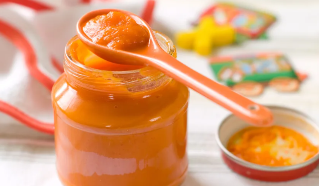 Çfarë fshihet në ushqimet për bebe? Studimi i ri zbulon se janë ultra të përpunuara