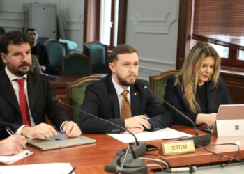 Mazhoranca miraton kalimin e tenderave të AKSHI-t te një shoqëri aksionere, kritika nga opozita