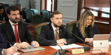 Mazhoranca miraton kalimin e tenderave të AKSHI-t te një shoqëri aksionere, kritika nga opozita