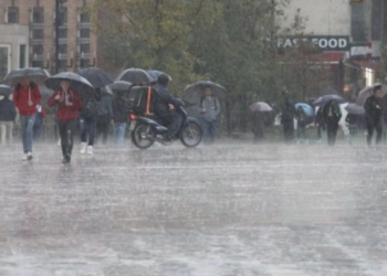 Nesër reshje intensive, qarqet që rrezikojnë më shumë