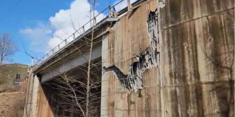 Rrezik për udhëtarët, ARRSH mbyll aksin Librazhd-Pogradec, alternativat