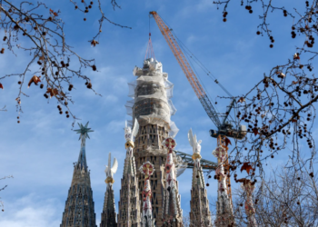 Pas më shumë se një shekulli, përfundon kulla e Sagrada Família