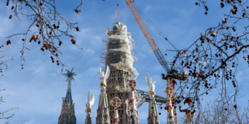 Pas më shumë se një shekulli, përfundon kulla e Sagrada Família