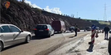 Rrezik për udhëtarët, ARRSH mbyll aksin Librazhd-Pogradec, alternativat