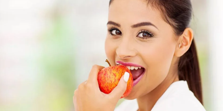 Ushqimet që ngadalësojnë plakjen e trurit, sipas studimit të ri