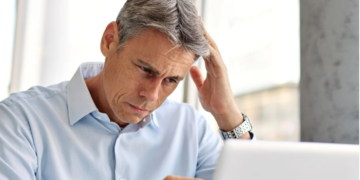 Këto kimikate përshpejtojnë plakjen biologjike tek burrat e moshës së mesme