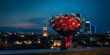 Shqiptarët shpenzojnë për dashurinë, blerjet me këste janë në modë