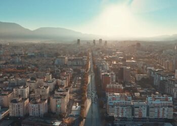 Rritja e turizmit, familjet shqiptare fituan një rekord prej 134 mln eurosh nga Airbnb në vitin 2025