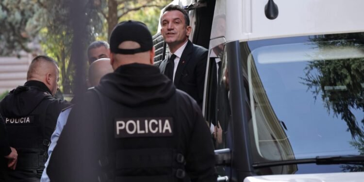 Numri i lartë i kryebashkiakëve nën akuzë ekspozon degradimin e pushtetit vendor