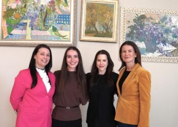 Wizz Air zgjeron rrjetin nga Tirana për verën 2026 me destinacione të reja dhe kapacitet të shtuar