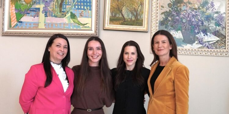 Wizz Air zgjeron rrjetin nga Tirana për verën 2026 me destinacione të reja dhe kapacitet të shtuar