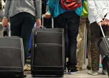 Mbi 2.2 milionë shqiptarë jashtë vendit, më shumë se gjysma në moshë pune