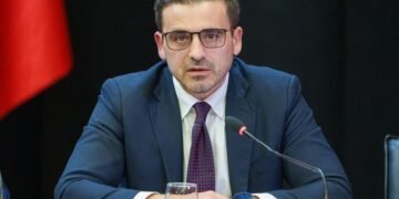 Doganat njoftojnë përpunimin e mallrave të importit në Bllatë dhe Kakavijë pas bllokimit të aksit Korçë-Librazhd