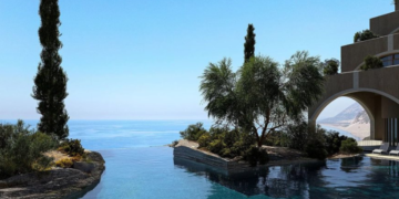 Forbes: Bregdeti verior i Shqipërisë, zonë me potencial të lartë për pasuritë e paluajtshme