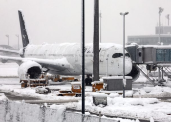 Moti i keq, mbyllen aeroportet e Vjenës dhe Mynihut