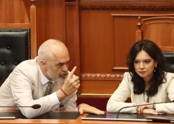 Pse e “dogji” Rama-Spiropalin? Gazetari zbulon prapaskenat, gabimi i pafalshëm që bëri “Mamica”