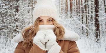 Sekreti i rënies së flokëve në dimër që shumica e neglizhojnë