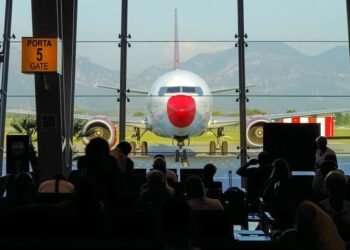 Një “qytet” i tërë fluturoi çdo ditë nga dhe drejt Rinasit, transporti ajror shënoi rekord historik në 2025