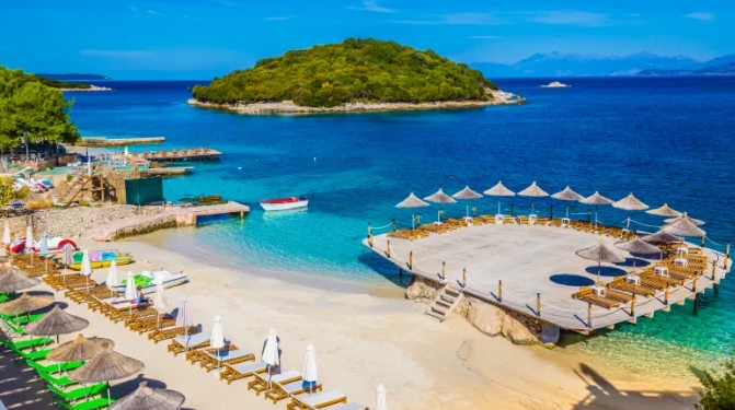 “Lonely Planet” zbulon për të të huajt kohën më të mirë për të vizituar Shqipërinë