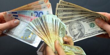 Euro mbetet i qëndrueshëm, si nis java për dollarin dhe valutat e tjera