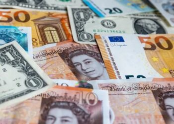 Euro mbetet i qëndrueshëm, dollari e mbyll javën me rritje