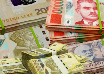 Shqiptarët kanë 1.5 trilionë Lekë depozita në banka, ndryshon trendi në raport me Euron