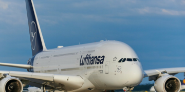 Pilotët e Lufthansa në grevë, anulohen qindra fluturime