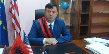 SKEMA/ Si ra në rrjetën e SPAK kupola e Bashkisë Memaliaj: Lorenc Bami dhuroi ujësjellësin, pastaj kreu punimet si nënkontraktor