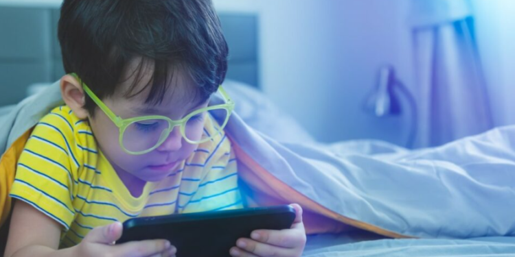 Miopinë nuk e shkatojnë vetëm ekranet, çfarë zbulon studimi i ri