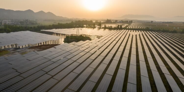 Qeveria miraton ndërtimin e një centrali fotovoltaik 128 MW në Fier