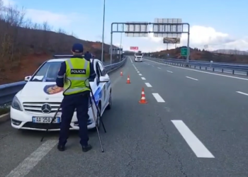 Nis kontrolli inteligjent në rrugë, si identifikohen automjetet e parregullta