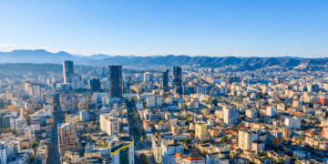 Pavarësisht fryrjes nga agjentët imobiliarë, sa % mund ta ulni çmimin e apartamenteve në Tiranë