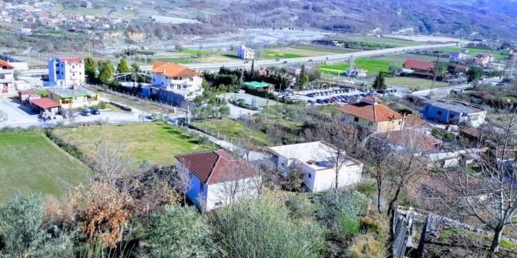 ÇMENDURI/ Çmimi i tokës në fshatrat e Tiranës, 70 herë më shtrenjtë se në Europë