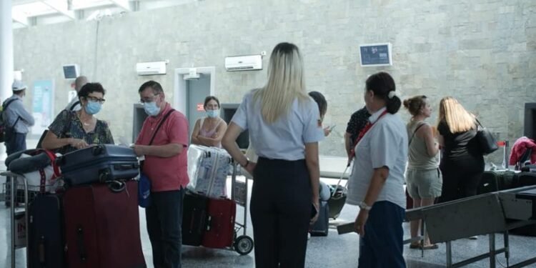 DOGANAT/ Sa mallra mund të fusin në kufi pa taksa udhëtarët që kthehen në Shqipëri