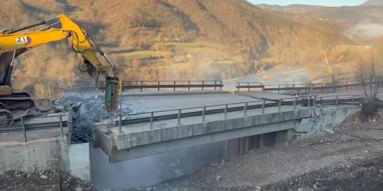 Rrëshqitja e tokës, nis demontimi i urës së Dragostunjës