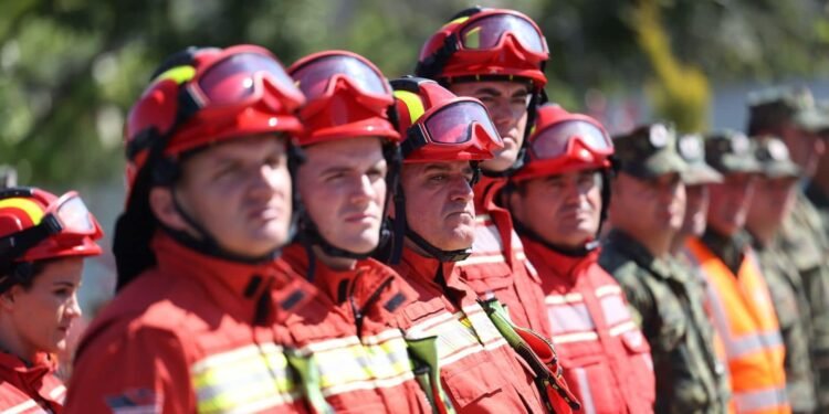 Qeveria rrit pagat për zjarrfikësit, sa përfitojnë sipas kategorisë