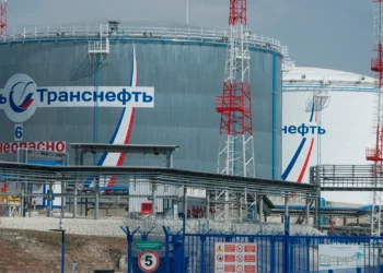 Kush po përfiton më shumë nga mbyllja e Gjirit të Hormuzit