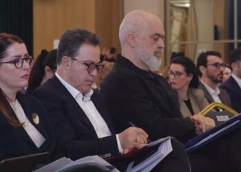 Rama porosi ministrave dhe deputetëve: Ndalni punësimin e farefisit dhe miqve!