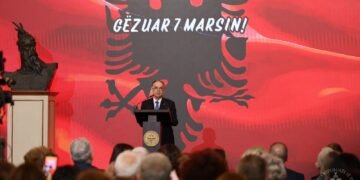 Presidenti Begaj bashkon mësues nga Shqipëria, rajoni dhe diaspora në Presidencë për 7 Marsin: Gjuha shqipe është identiteti ynë, ruajtja e saj është mision kombëtar