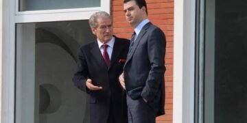 Fitoi gjyqin, Berisha i merr Bashës faqen e Facebook-ut