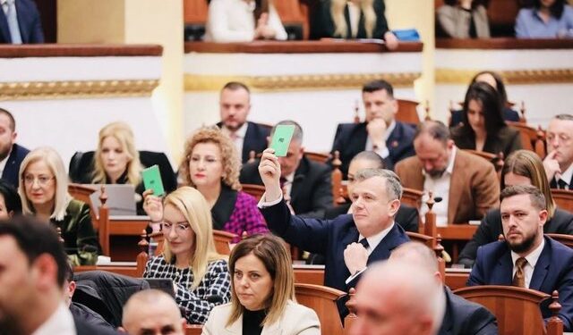 Dieta ushqimore, karburant, telefon të paguar: Sa shumë na kushton një deputet