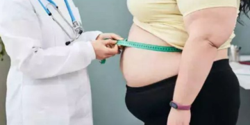 Më shumë se gjysma e shqiptarëve janë mbipeshë