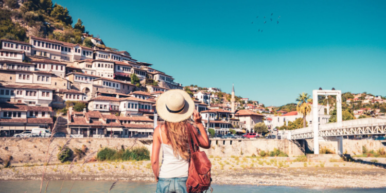 “The Telegraph”: Shqipëria ofron bregdet fantastik, hotele të shkëlqyera dhe ushqim të mrekullueshëm